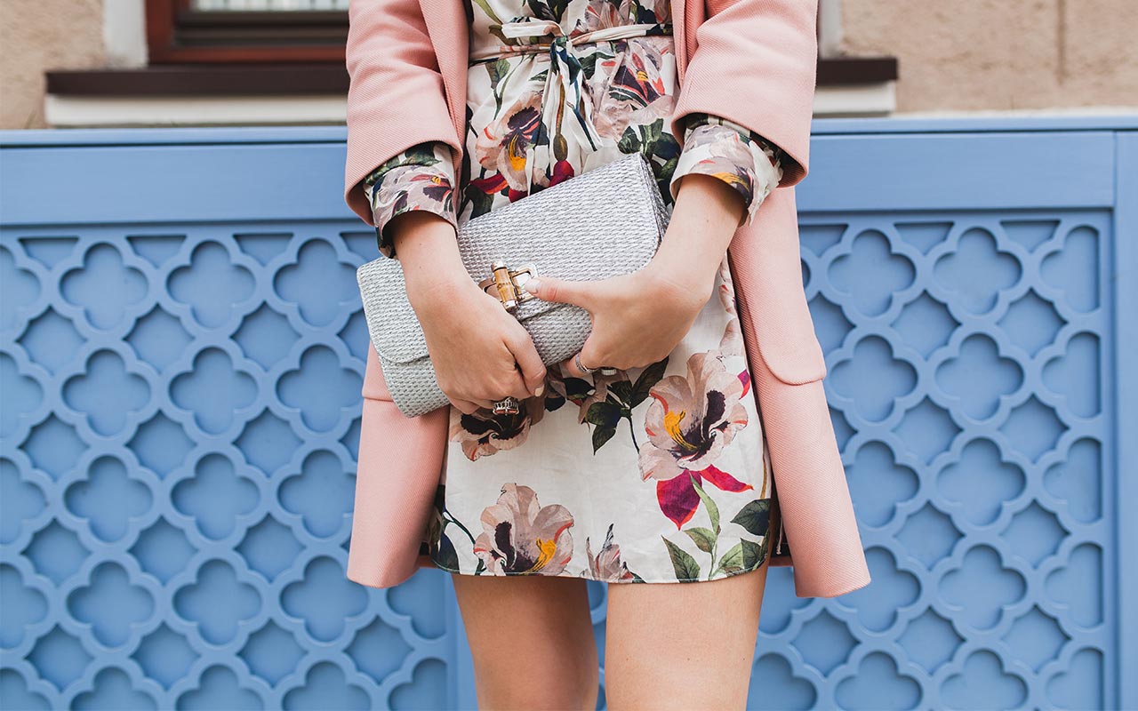Women holds purse