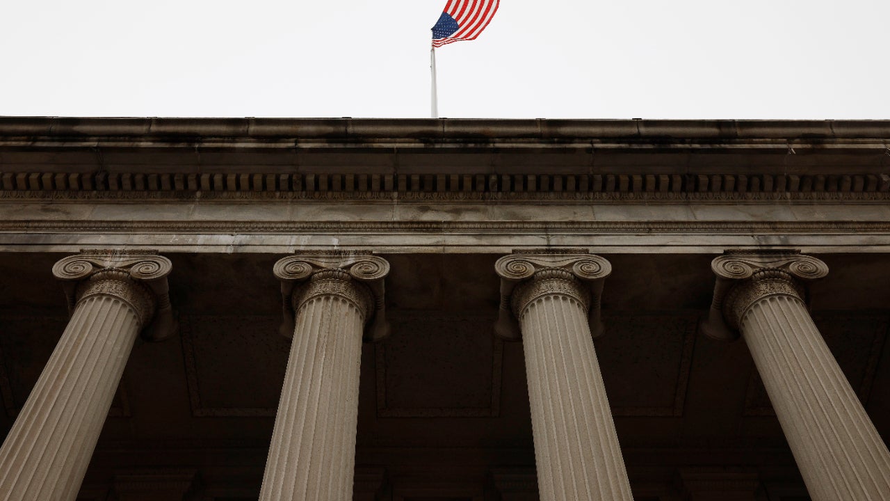 Picture of the front of the Federal Reserve building