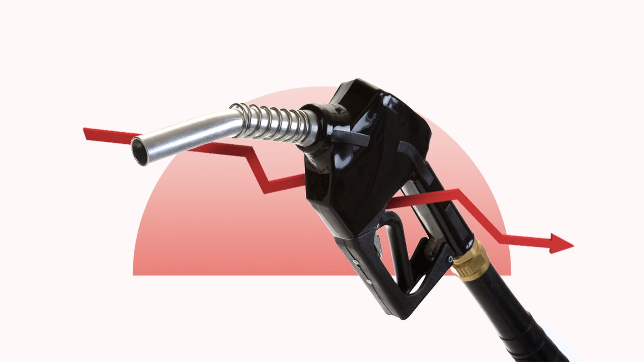 A fuel nuzzle with an arrow in the background