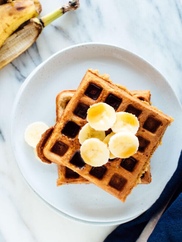 The best banana oat waffles recipeโthese waffles are made with oat flour, so they're gluten free! cookieandkate.com
